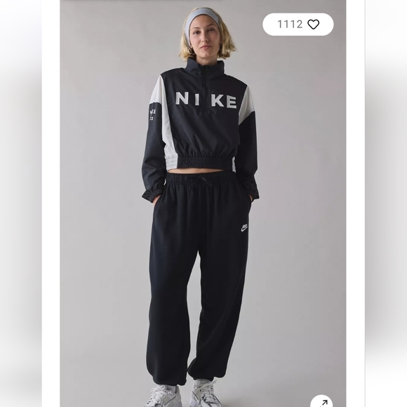 NWT Womens Nike Lightweight Jacket - Picture 2 of 5